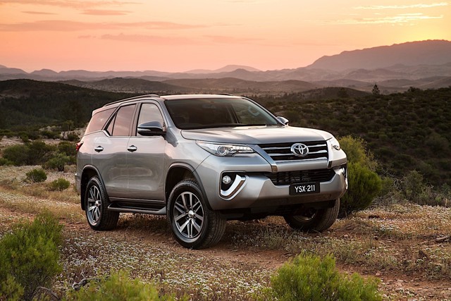 Toyota Fortuner photo 8