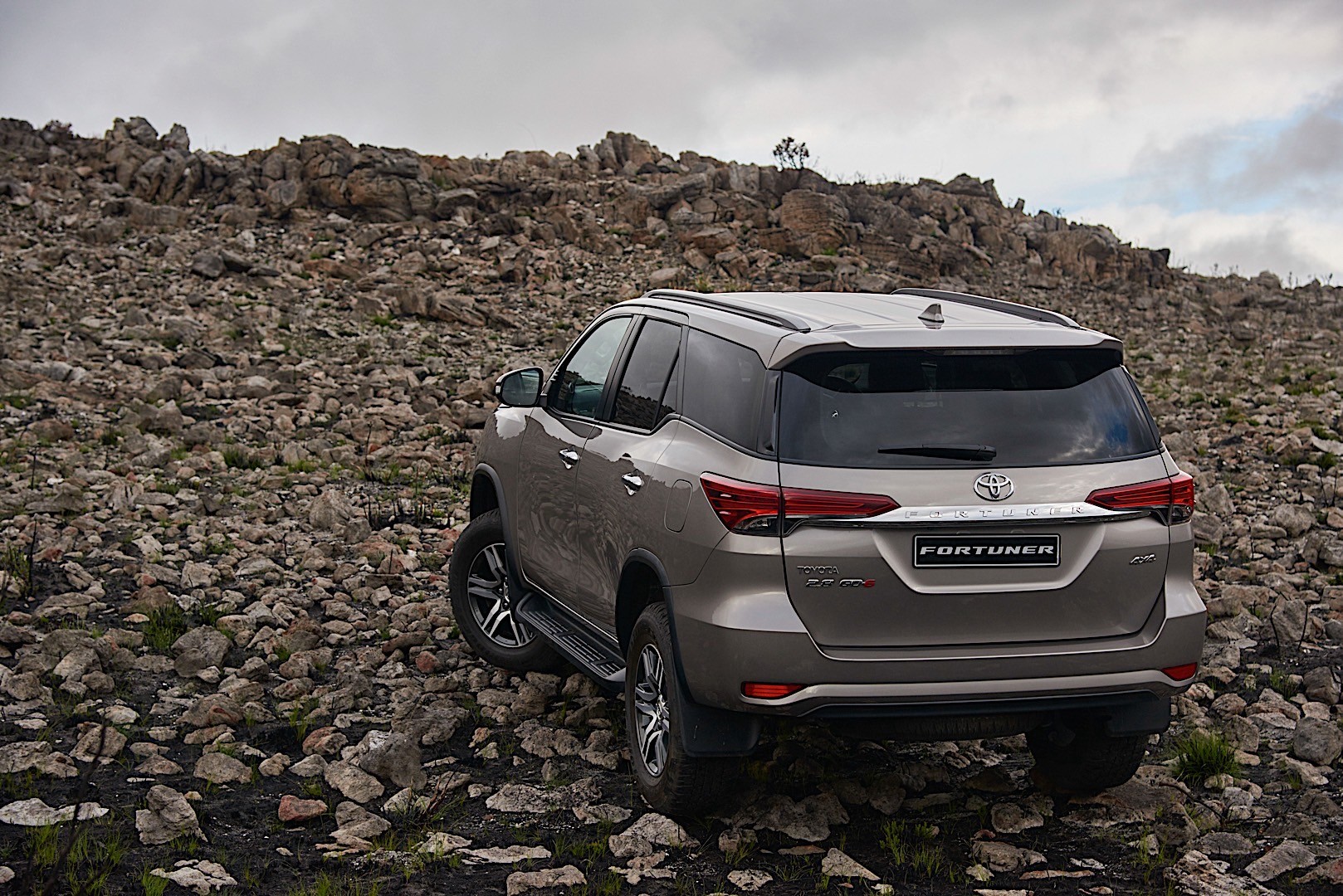 Toyota Fortuner photo 9