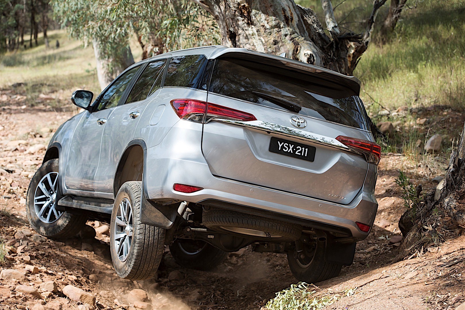 Toyota Fortuner photo 10