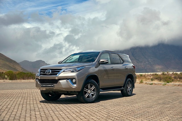Toyota Fortuner photo 11