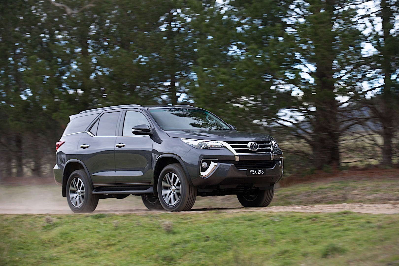 Toyota Fortuner photo 13