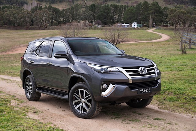 Toyota Fortuner photo 16