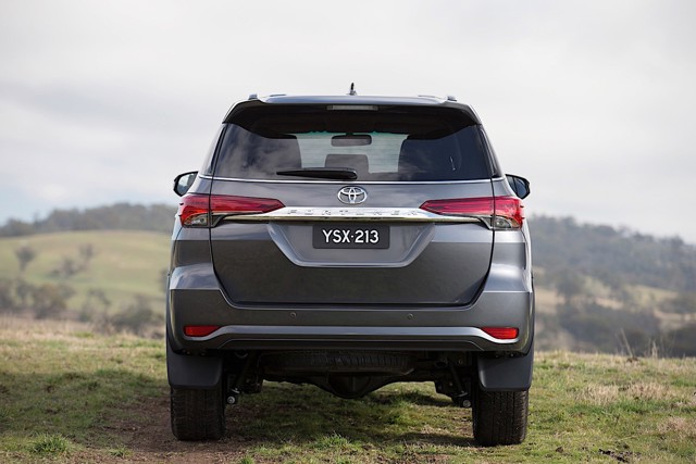 Toyota Fortuner photo 19