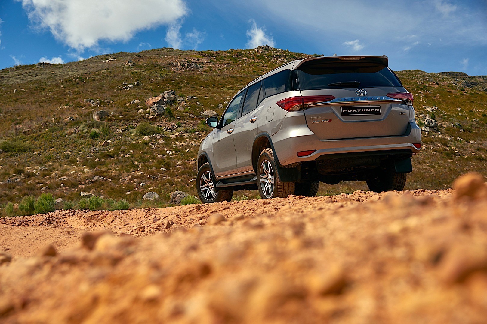 Toyota Fortuner photo 20