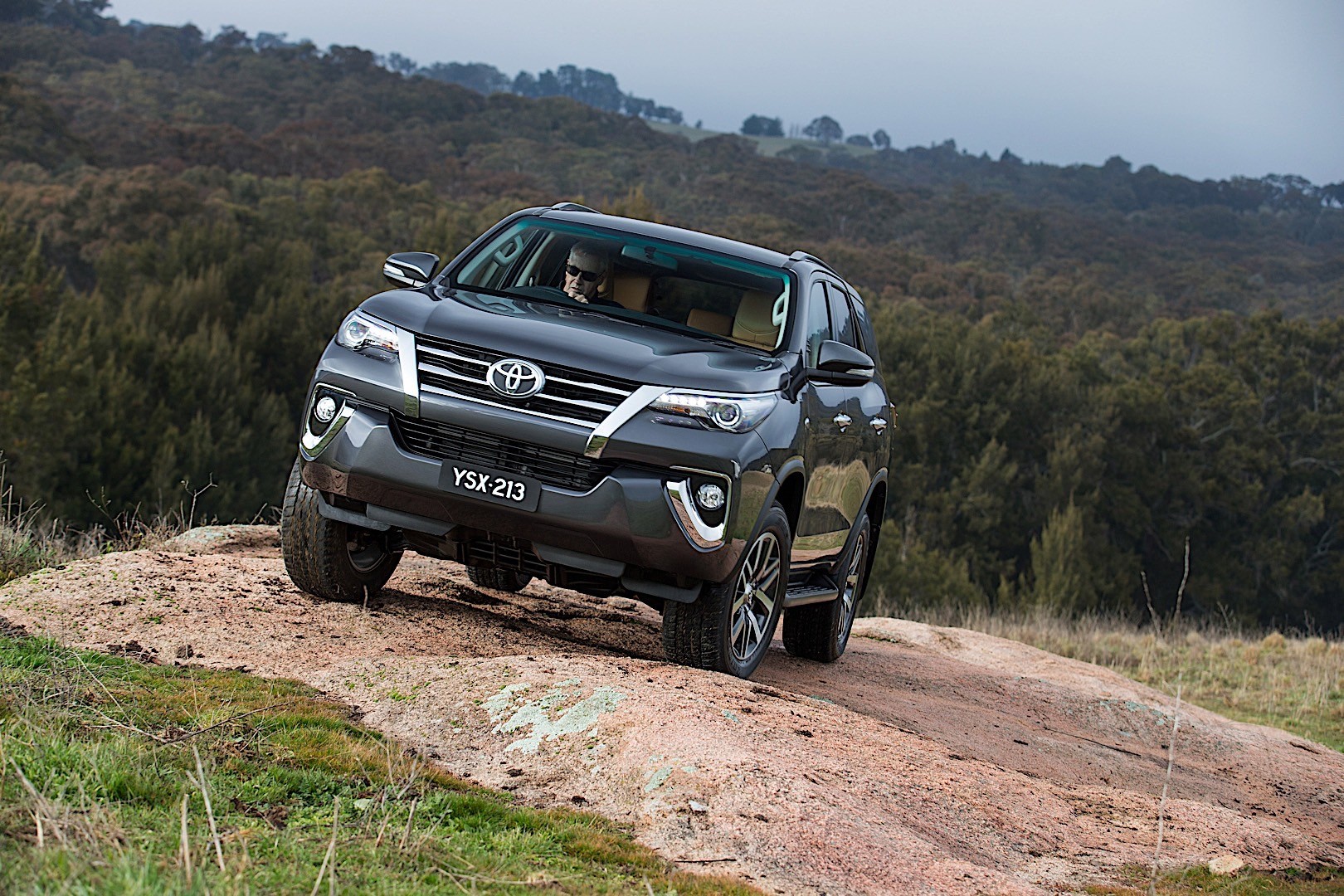Toyota Fortuner photo 22