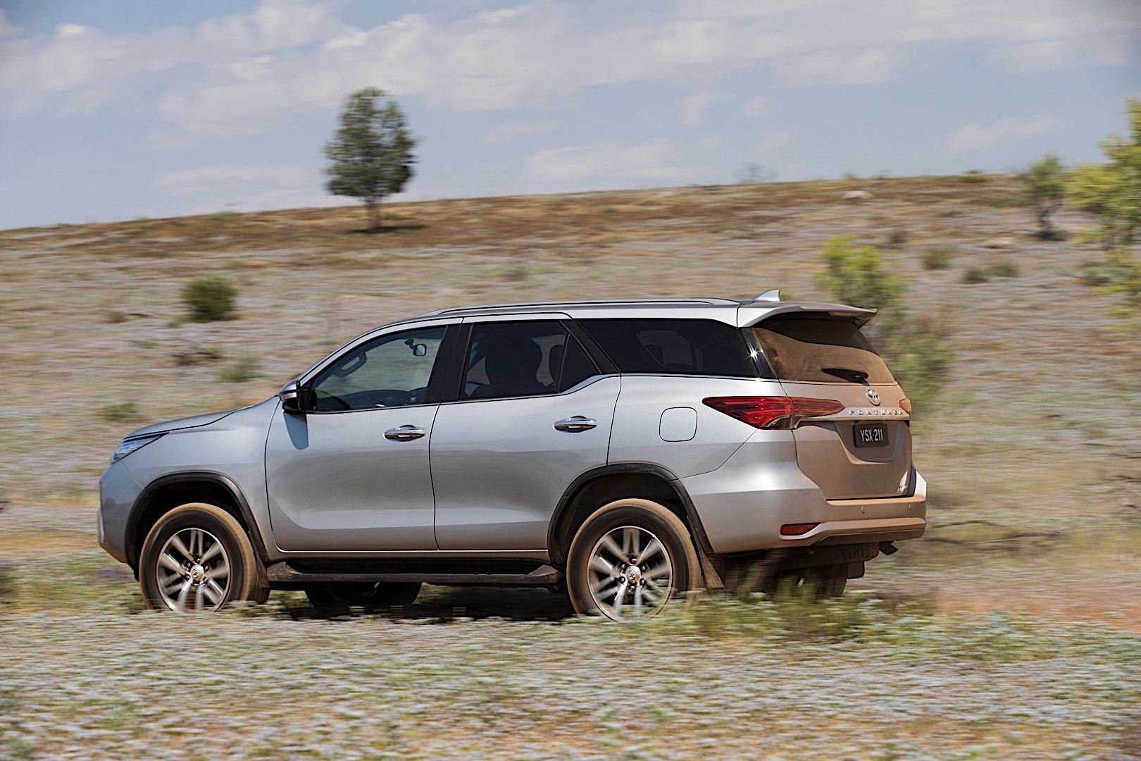 Toyota Fortuner photo 24