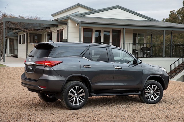 Toyota Fortuner photo 25