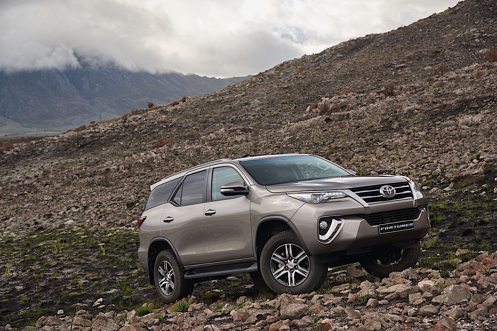 Toyota Fortuner photo 29
