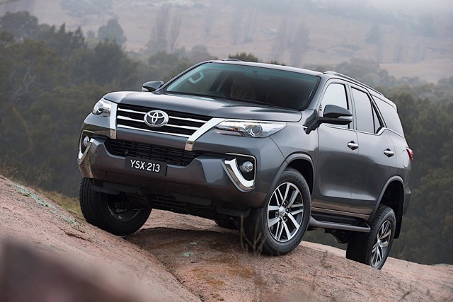 Toyota Fortuner photo 30