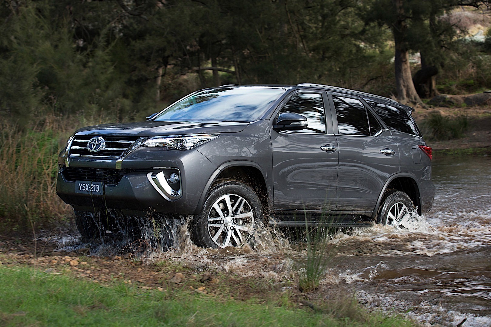 Toyota Fortuner photo 31