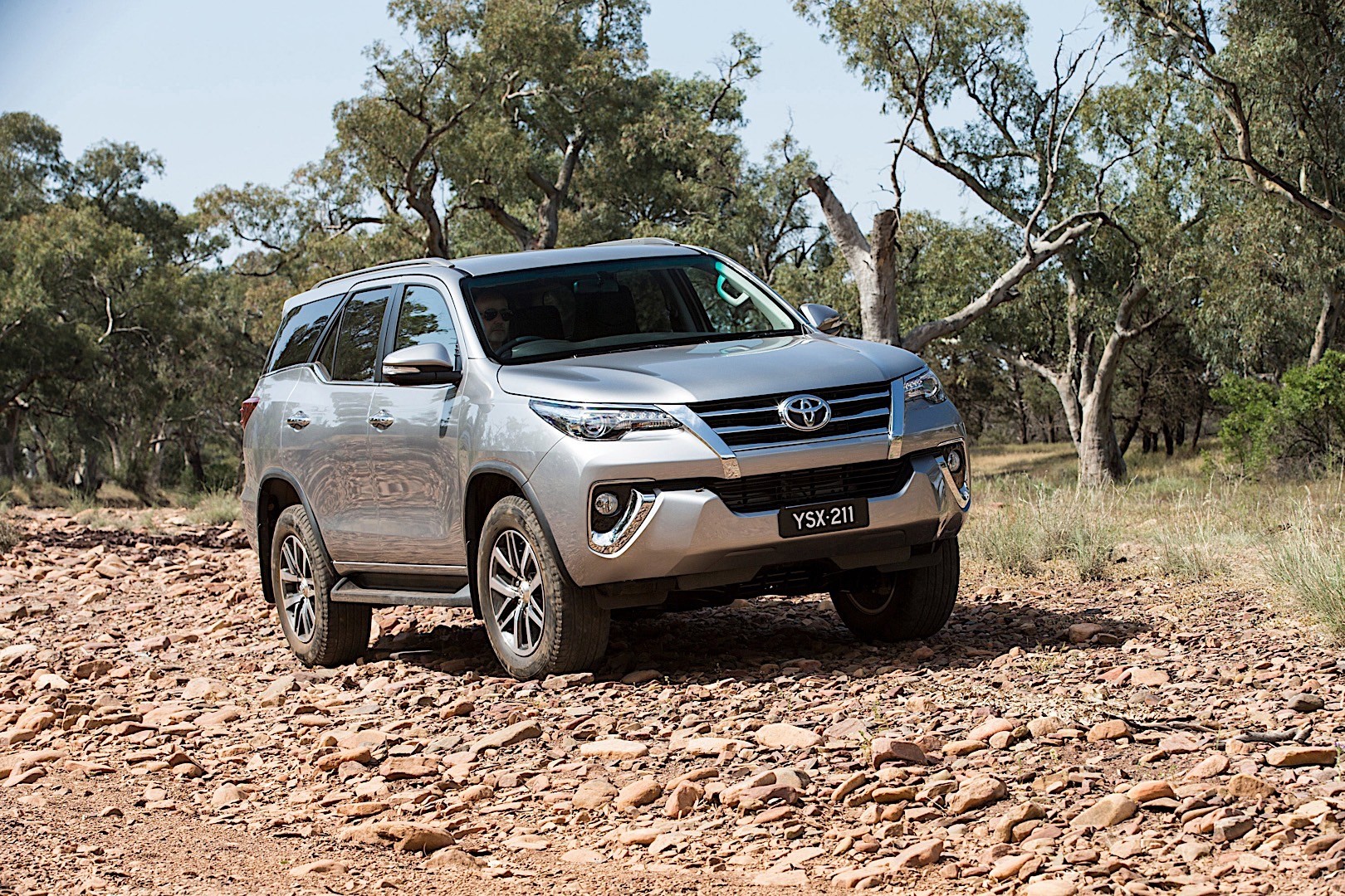 Toyota Fortuner photo 33