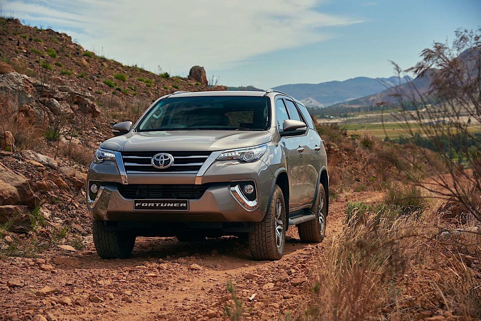 Toyota Fortuner photo 35