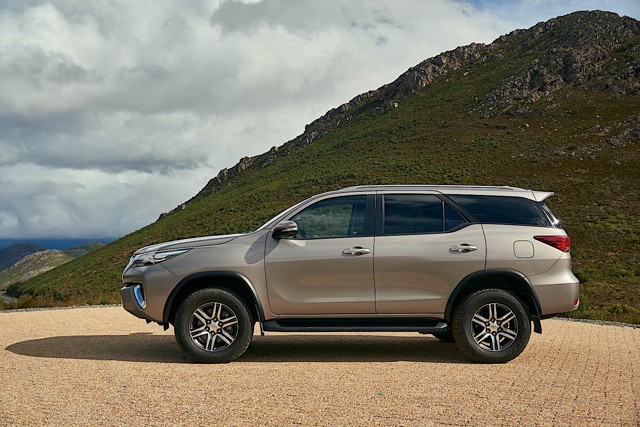 Toyota Fortuner photo 38