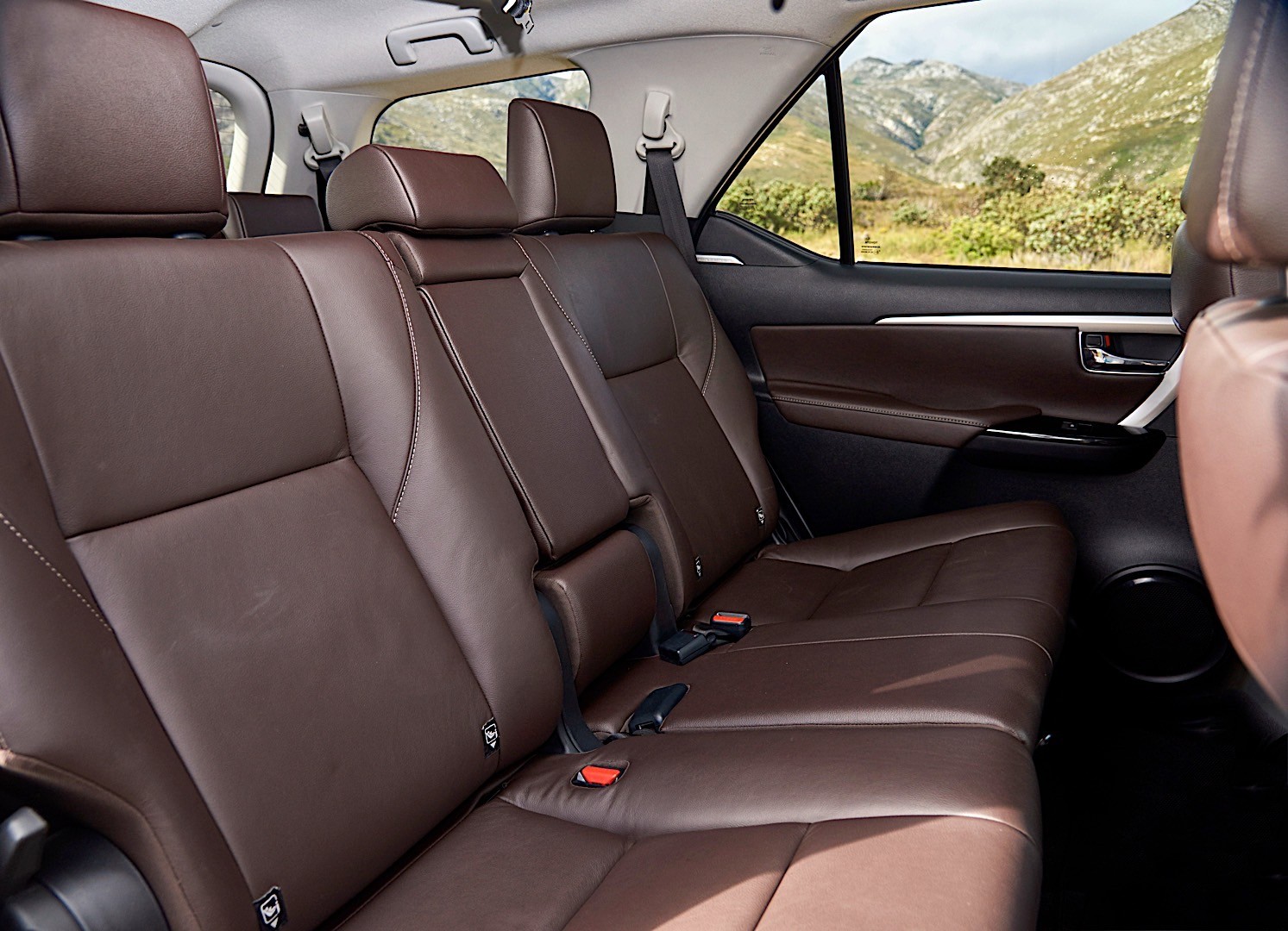 Toyota Fortuner photo 46