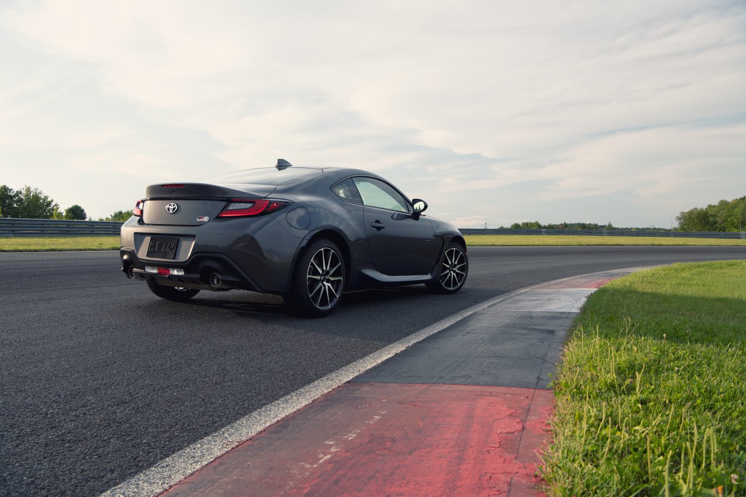 Toyota Gr 86 photo 2