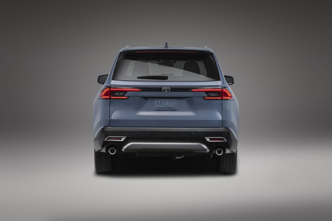 Toyota Grand Highlander photo 3