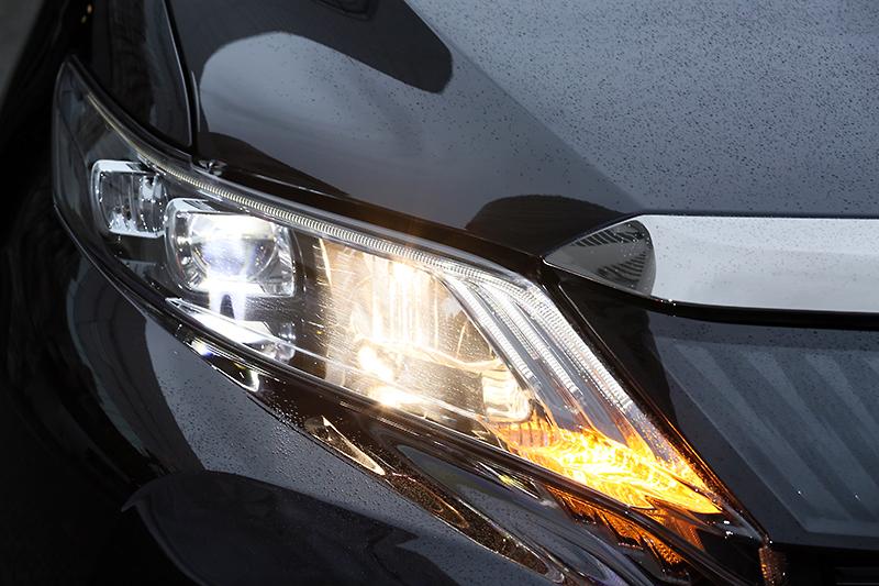 Toyota Harrier photo 2