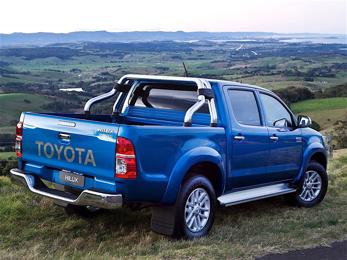 Toyota Hilux Double Cab photo 14