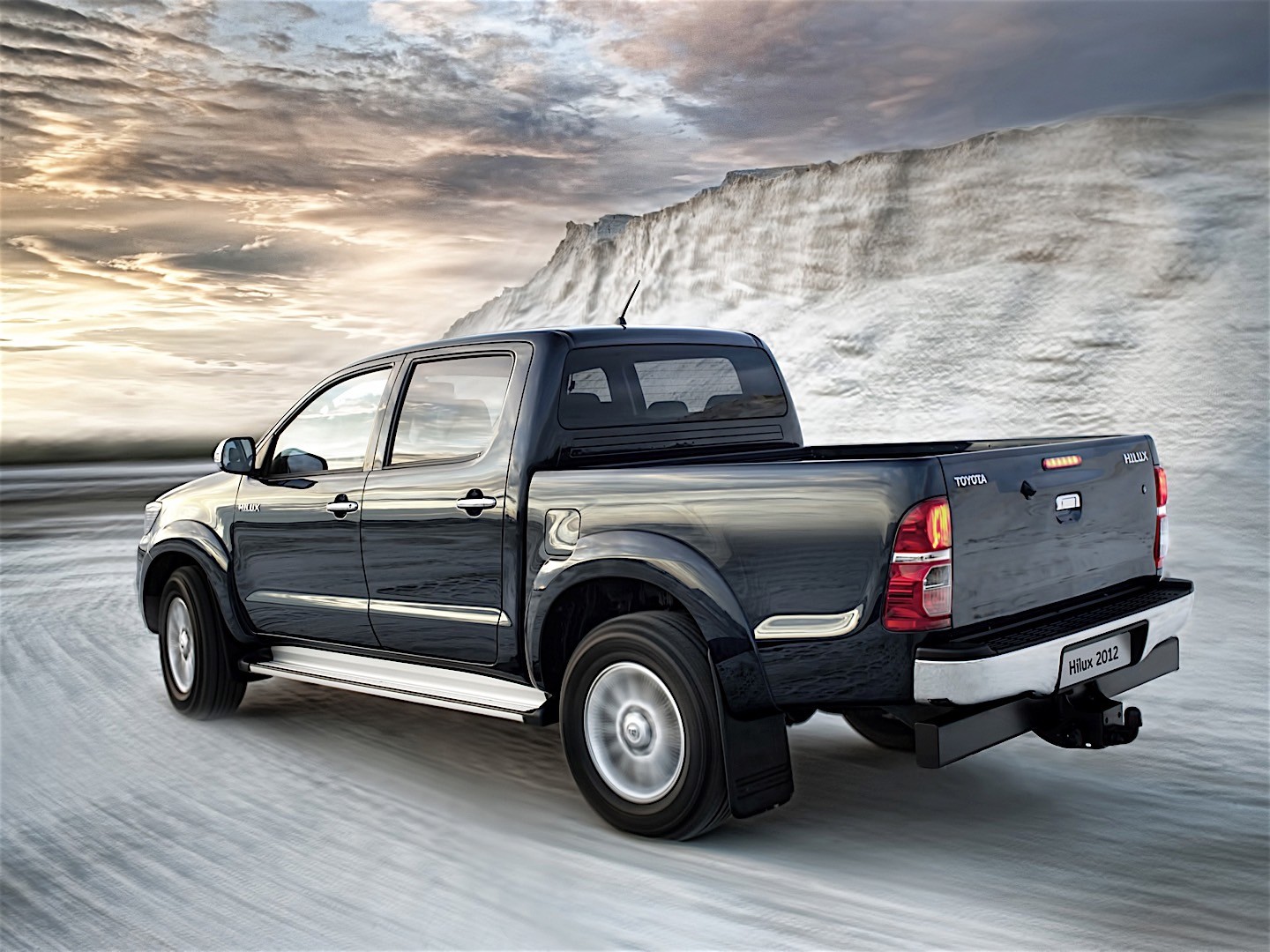 Toyota Hilux Double Cab photo 25