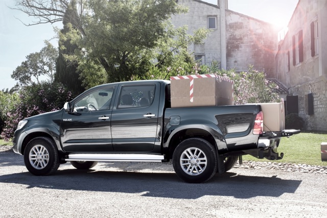 Toyota Hilux Double Cab photo 2