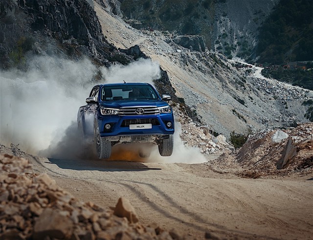 Toyota Hilux Double Cab photo 1
