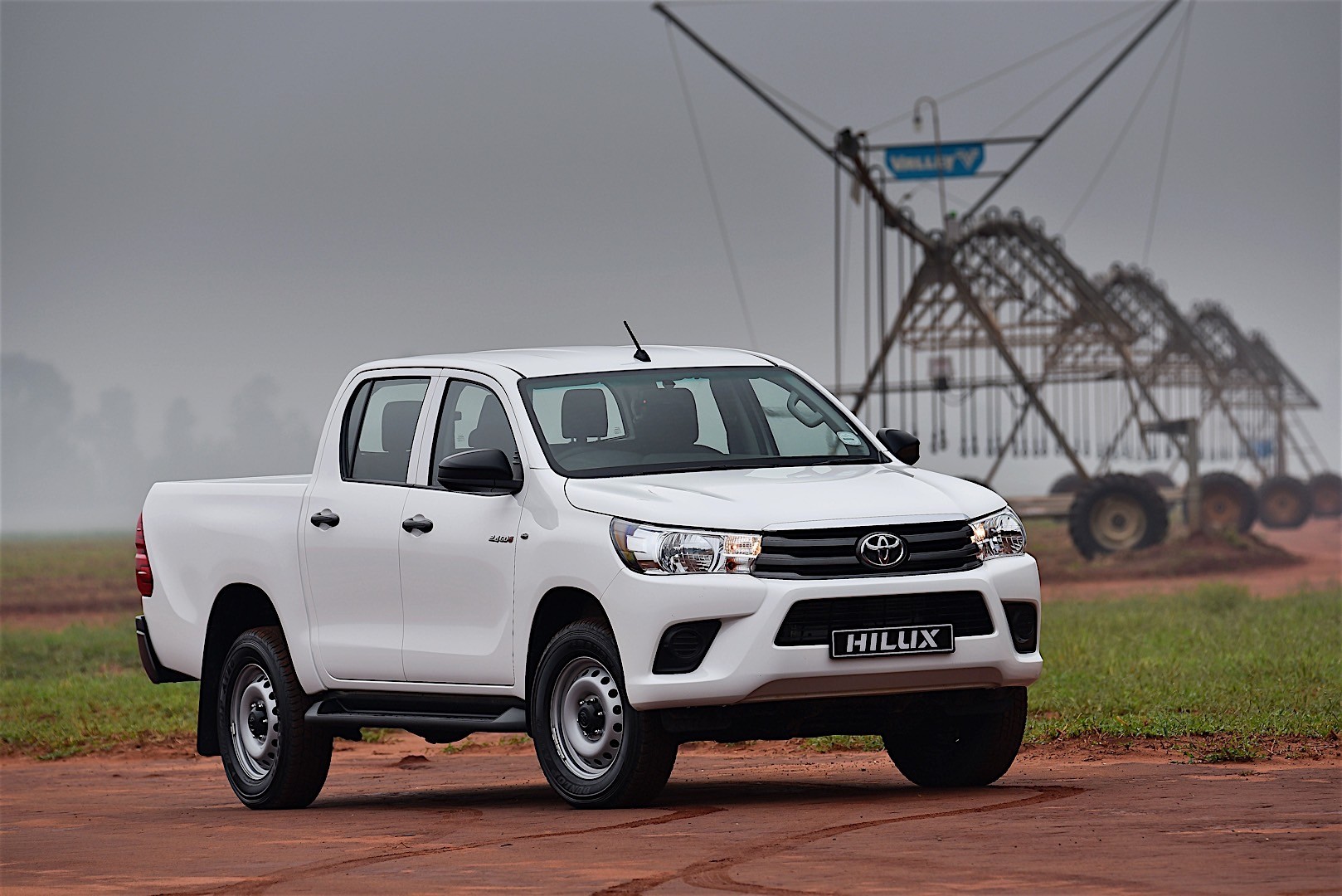 Toyota Hilux Double Cab photo 8