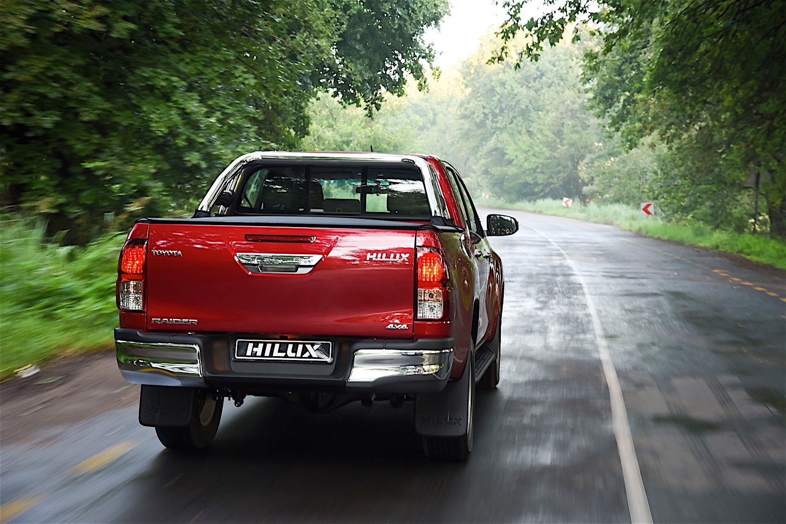 Toyota Hilux Double Cab photo 17