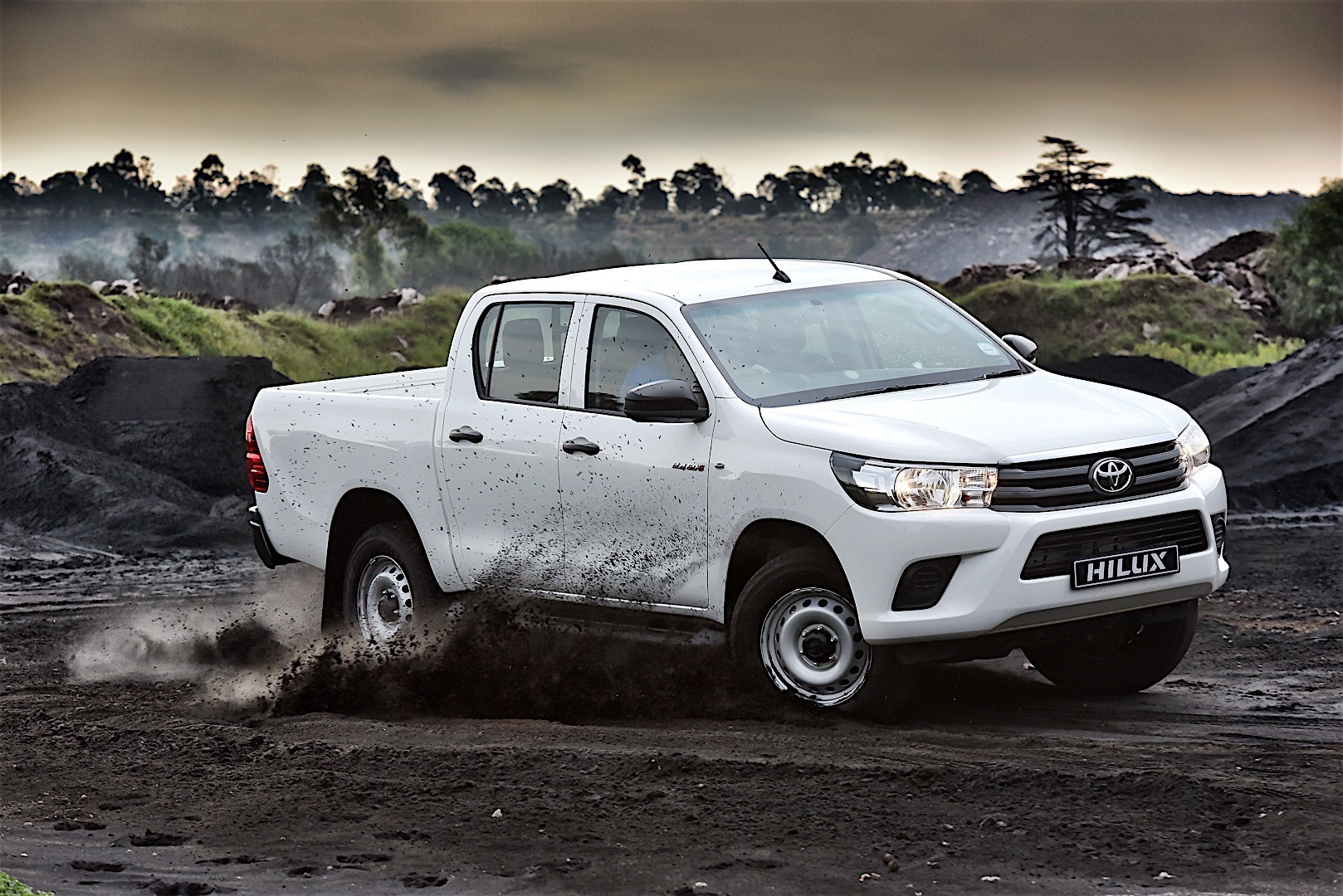 Toyota Hilux Double Cab photo 24