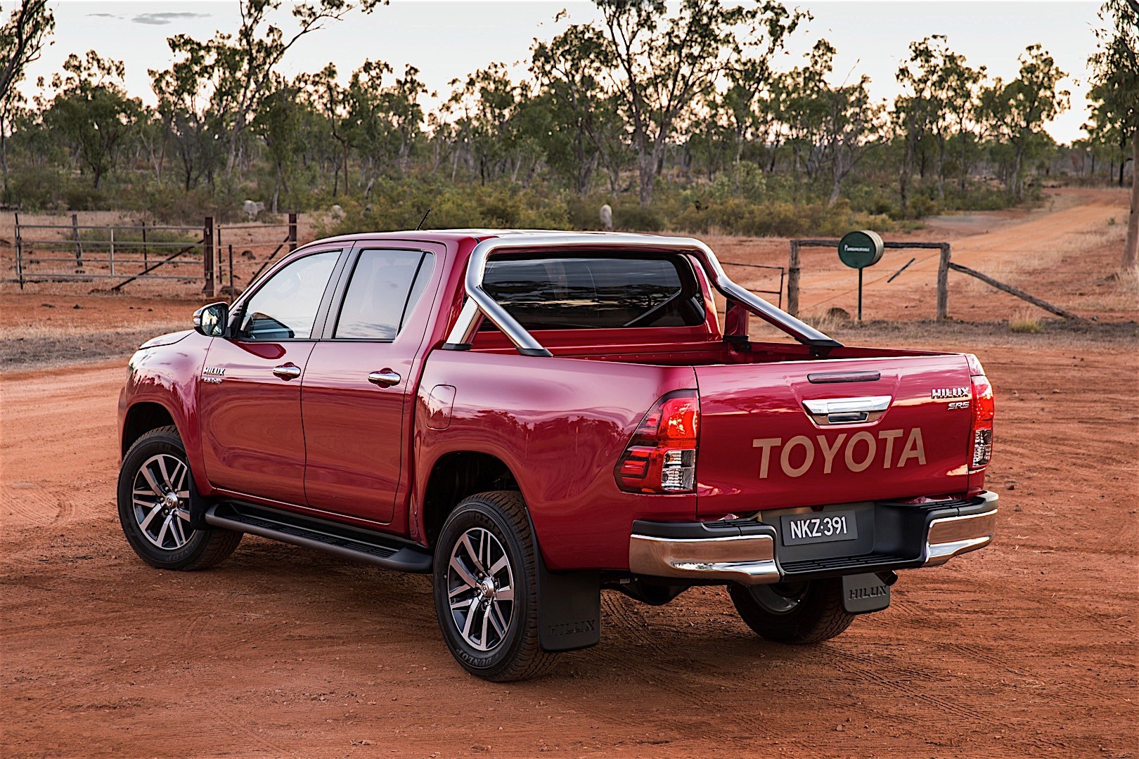 Toyota Hilux Double Cab photo 54