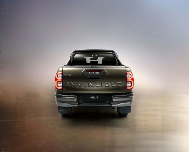 Toyota Hilux Double Cab photo 3