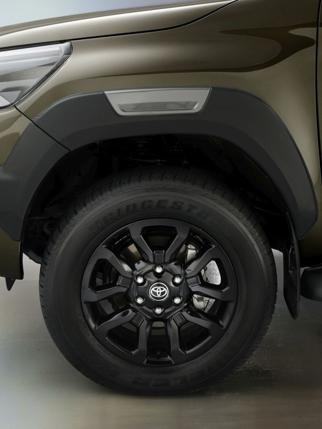 Toyota Hilux Double Cab photo 17