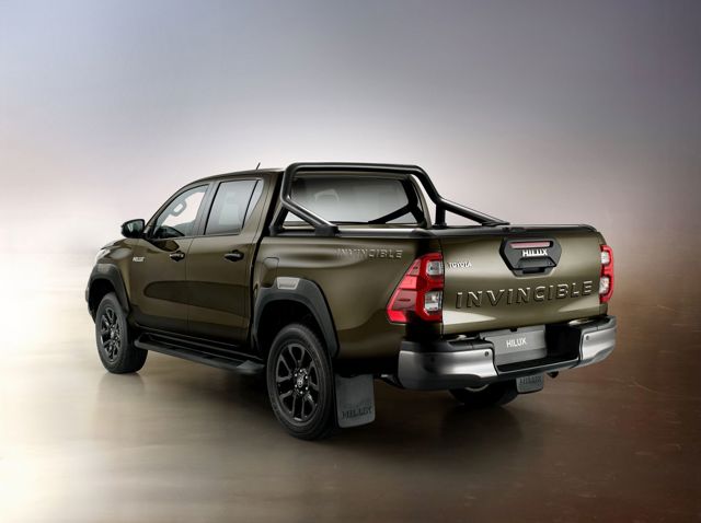 Toyota Hilux Double Cab photo 1