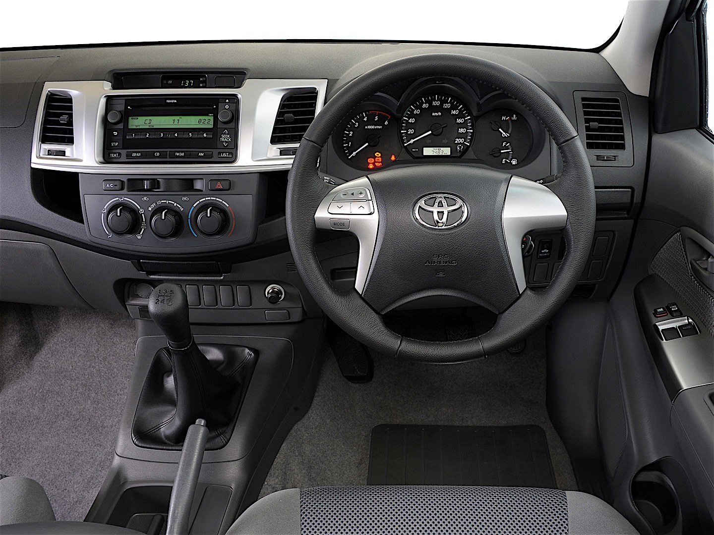 Toyota Hilux Extra Cab photo 23