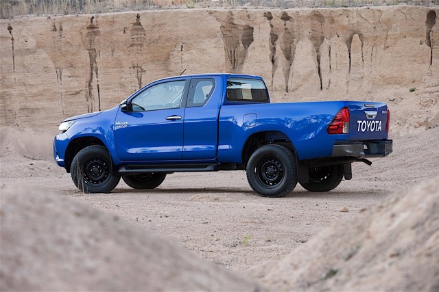 Toyota Hilux Extra Cab foto 2