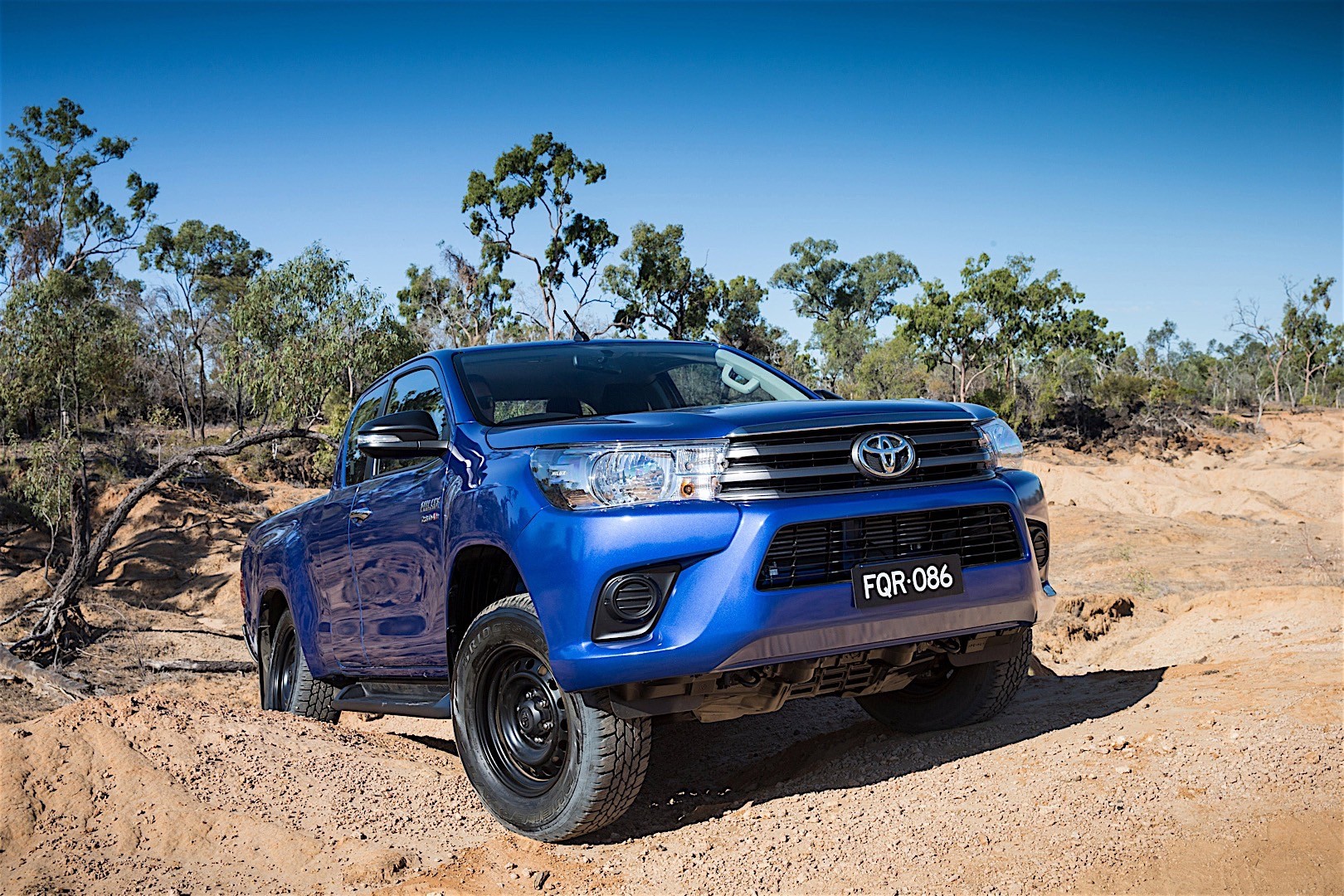 Toyota Hilux Extra Cab photo 4