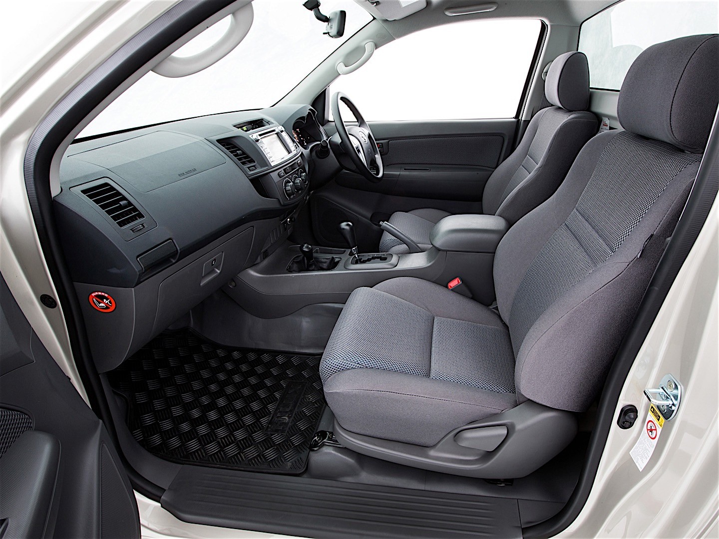 Toyota Hilux Single Cab photo 28