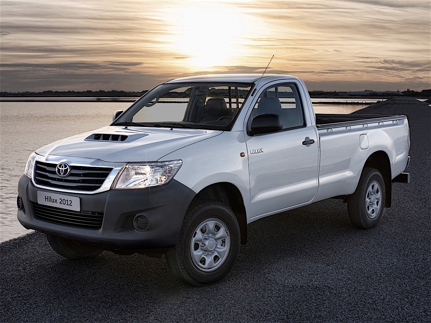 Toyota Hilux Single Cab photo 9