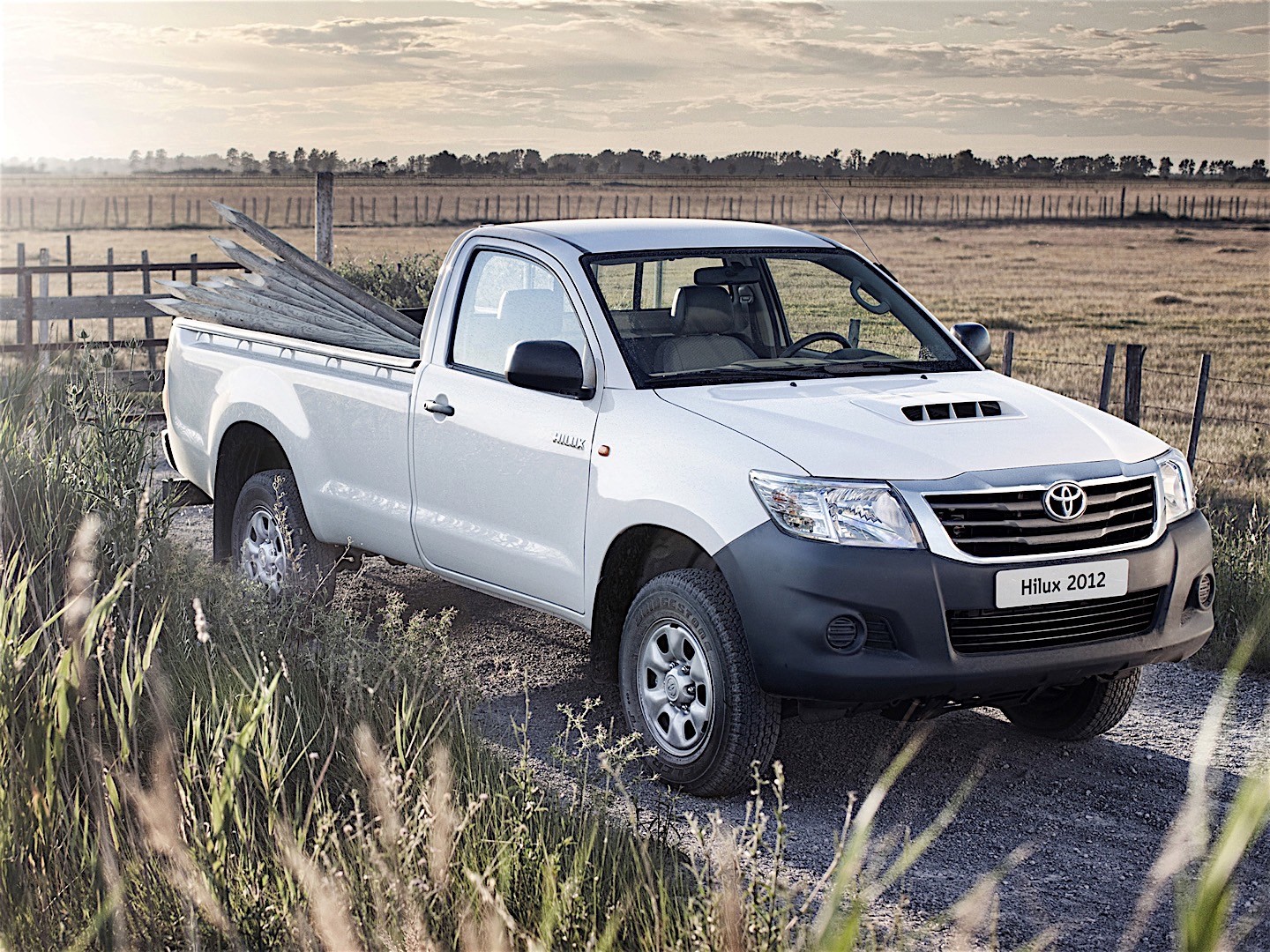 Toyota Hilux Single Cab photo 10