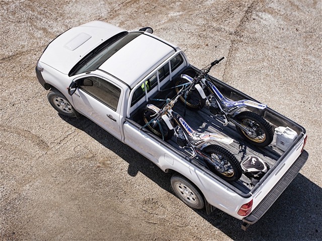 Toyota Hilux Single Cab photo 12