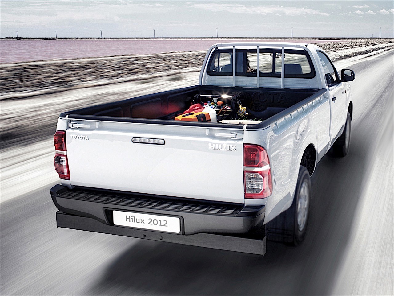 Toyota Hilux Single Cab photo 13