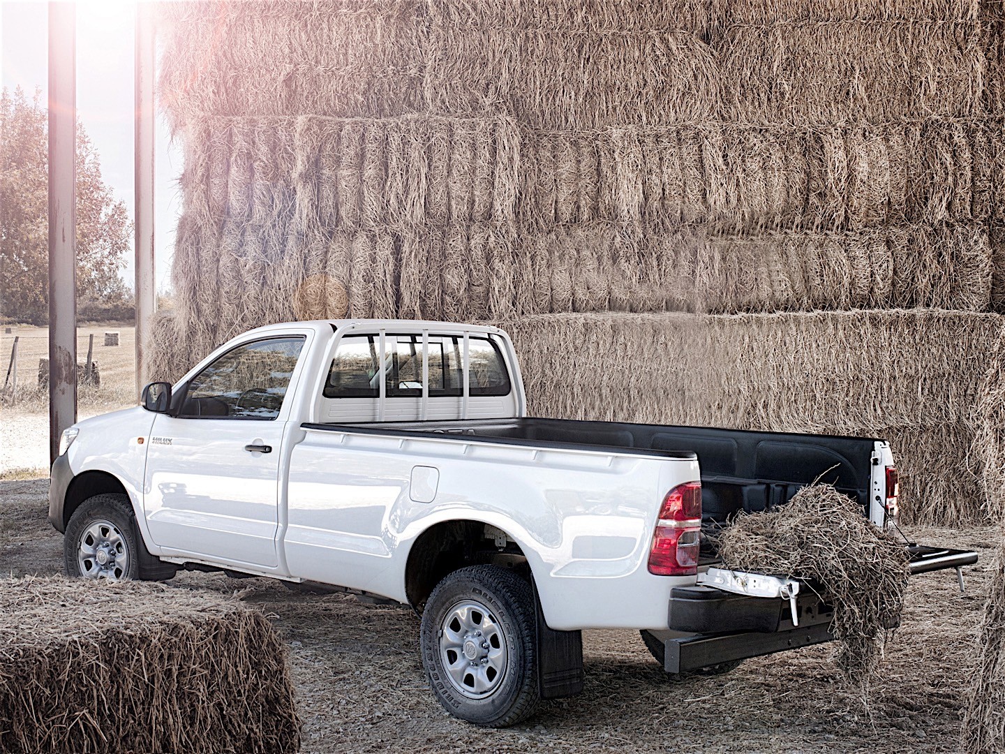 Toyota Hilux Single Cab photo 16