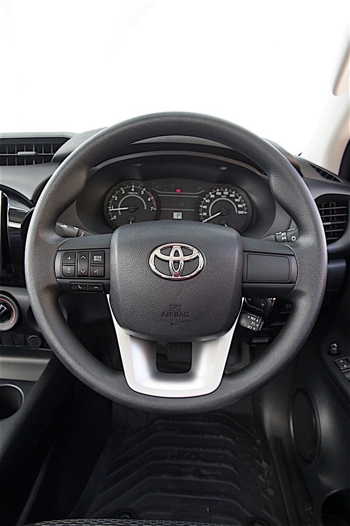 Toyota Hilux Single Cab photo 6