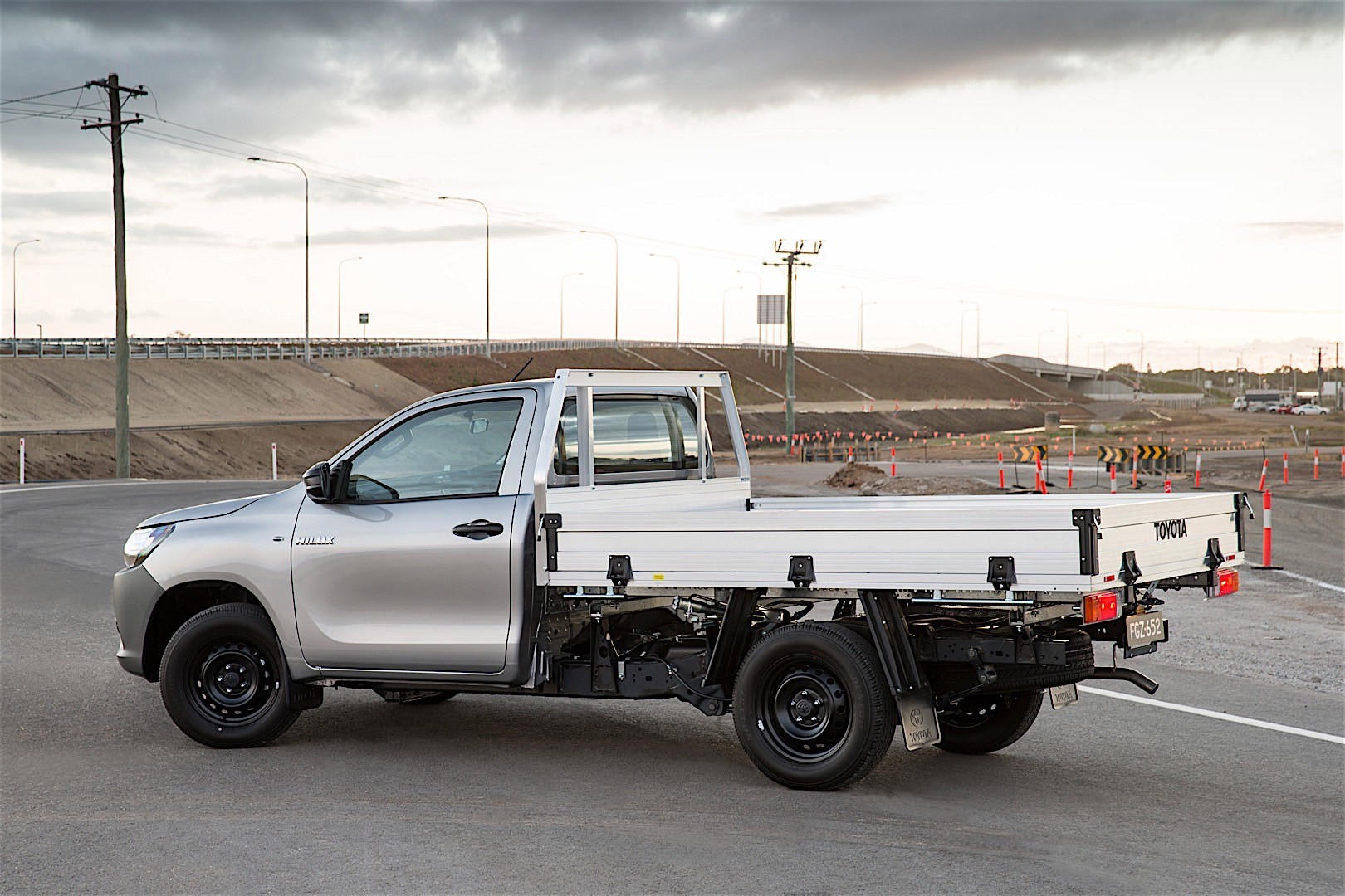 Toyota Hilux Single Cab photo 4