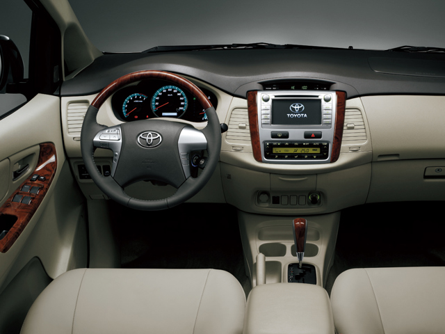 Toyota Innova foto 18