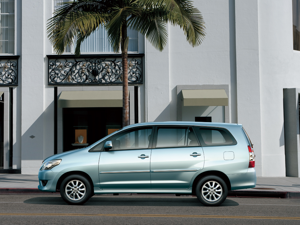Toyota Innova photo 6