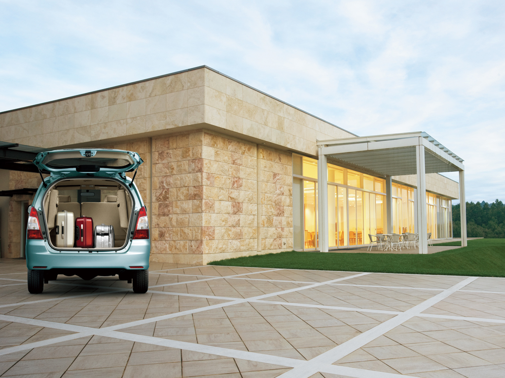 Toyota Innova photo 7