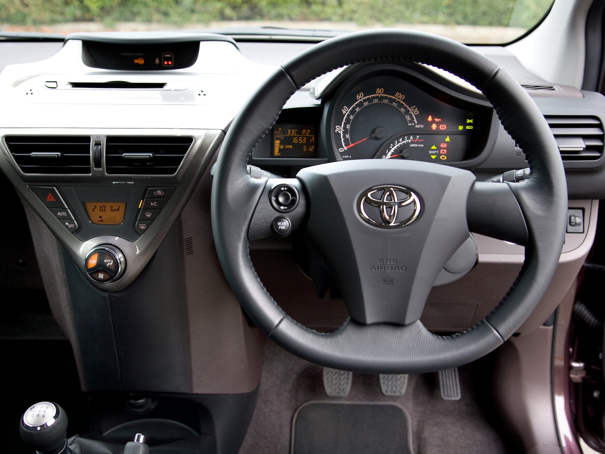 Toyota Iq photo 147