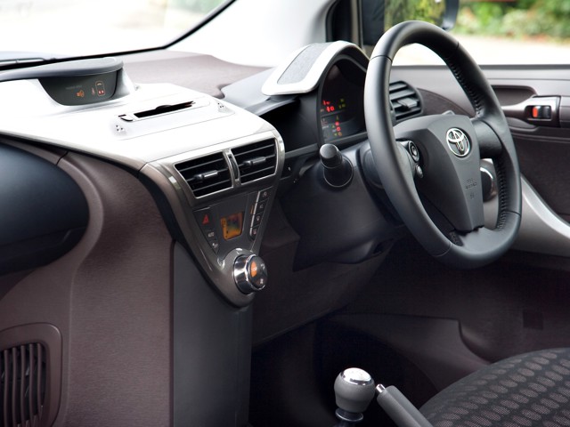 Toyota Iq photo 150