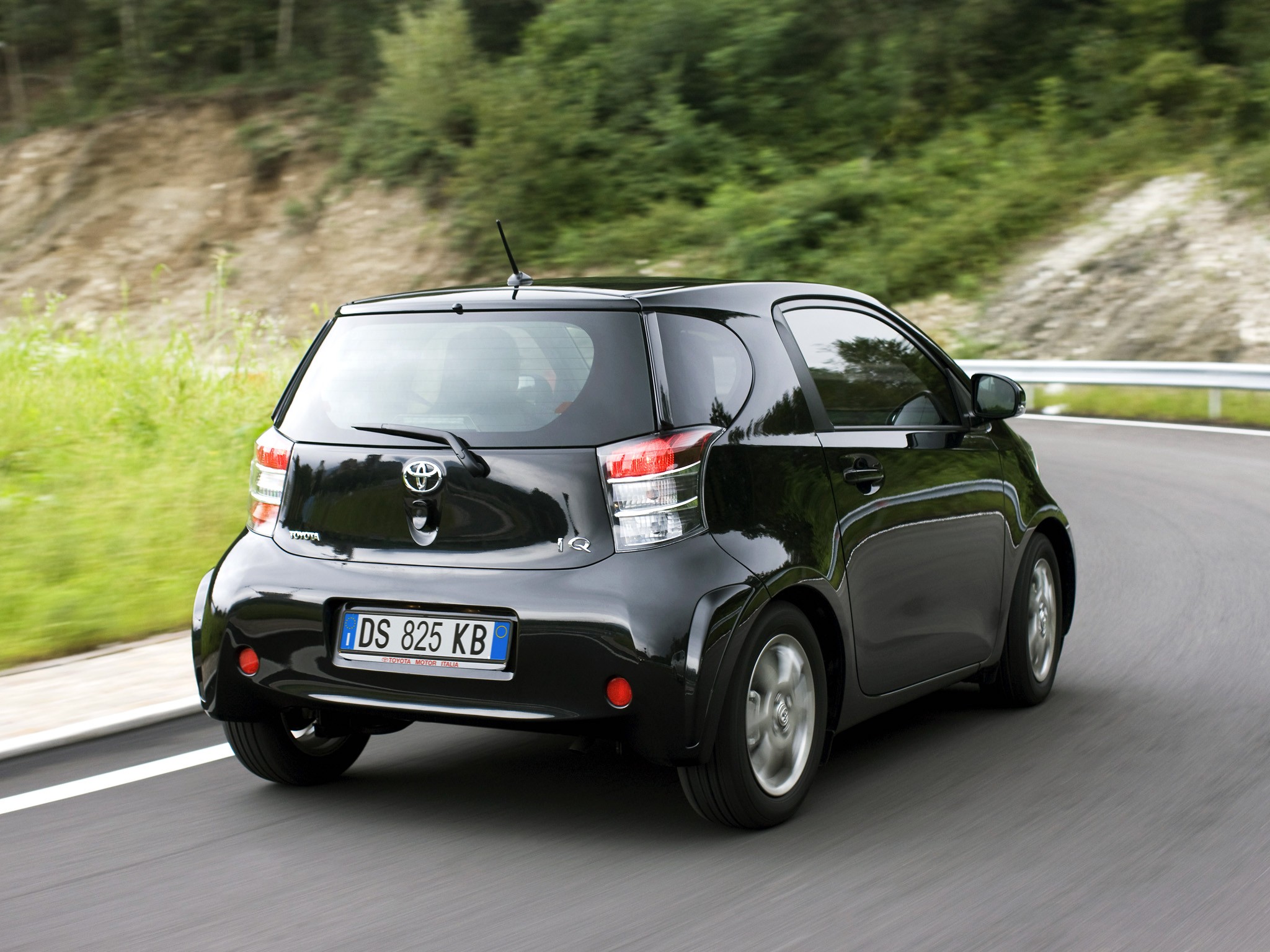 Toyota Iq photo 79