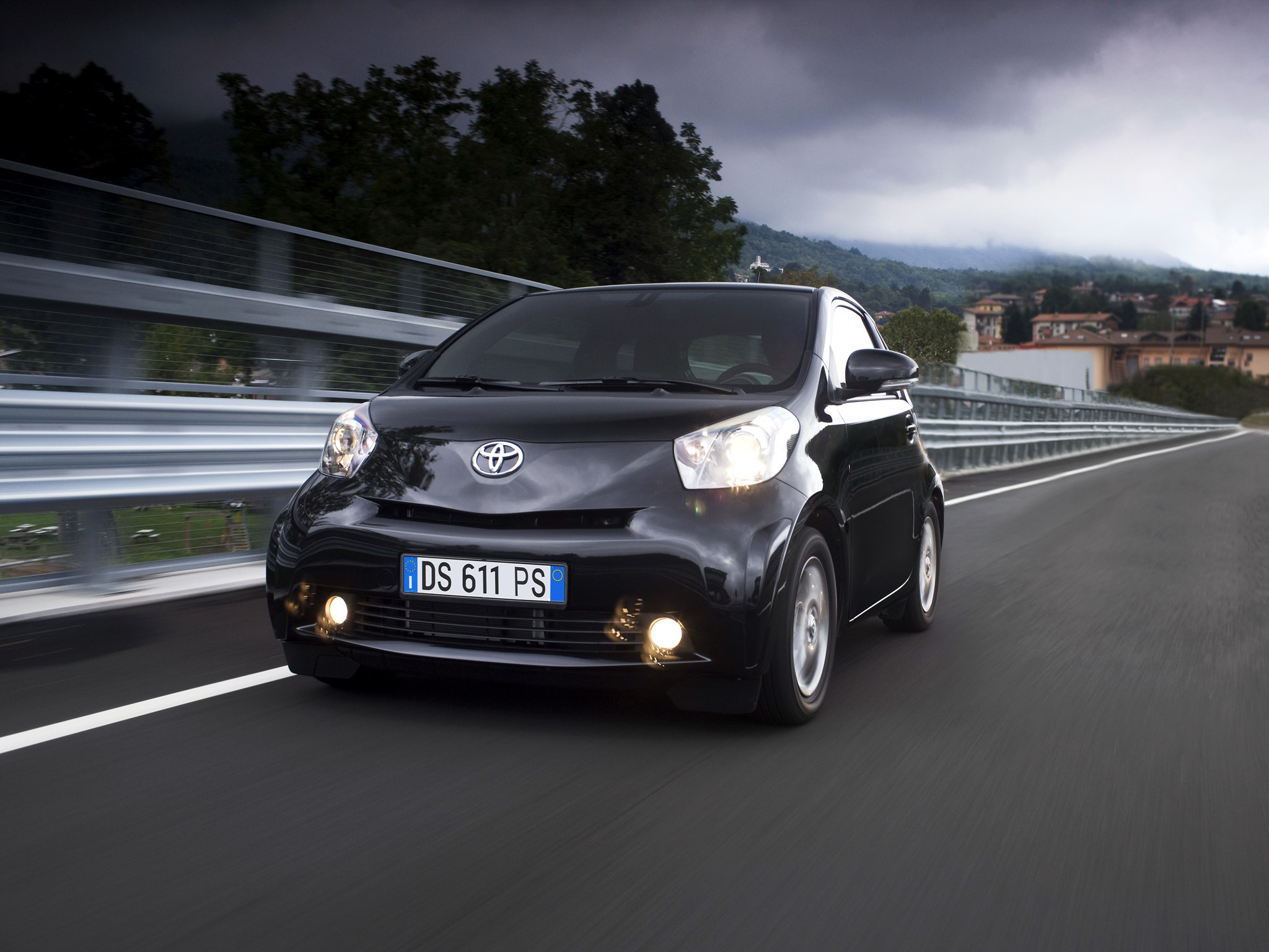 Toyota Iq photo 80